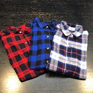 💕2/$14💕 Banana Republic Women’s buttoned down collared shirt Bundle of 3 (XSP)